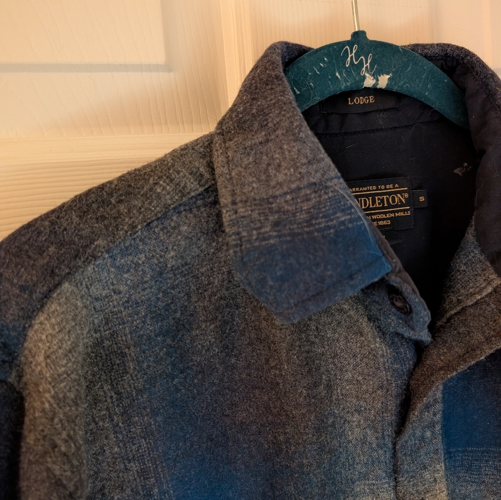 Pendleton Lodge Shirt 100% Virgin Wool. Plaid Blue & Charcoal Gray. Vtg, Small - Picture 2 of 8
